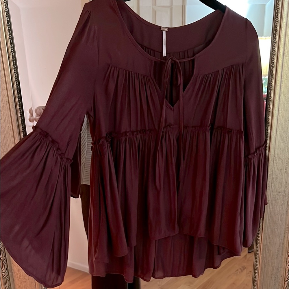 Free People XS blouse like new tie neck, flare sleeve boho Flowy